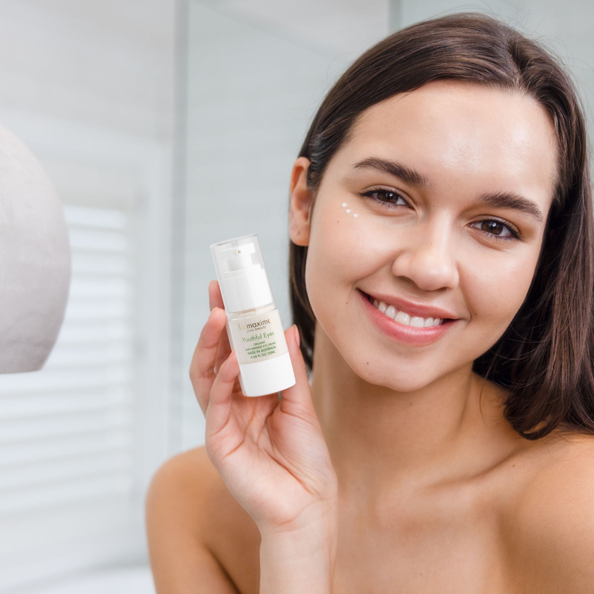 Eye Cream 20ml with model
