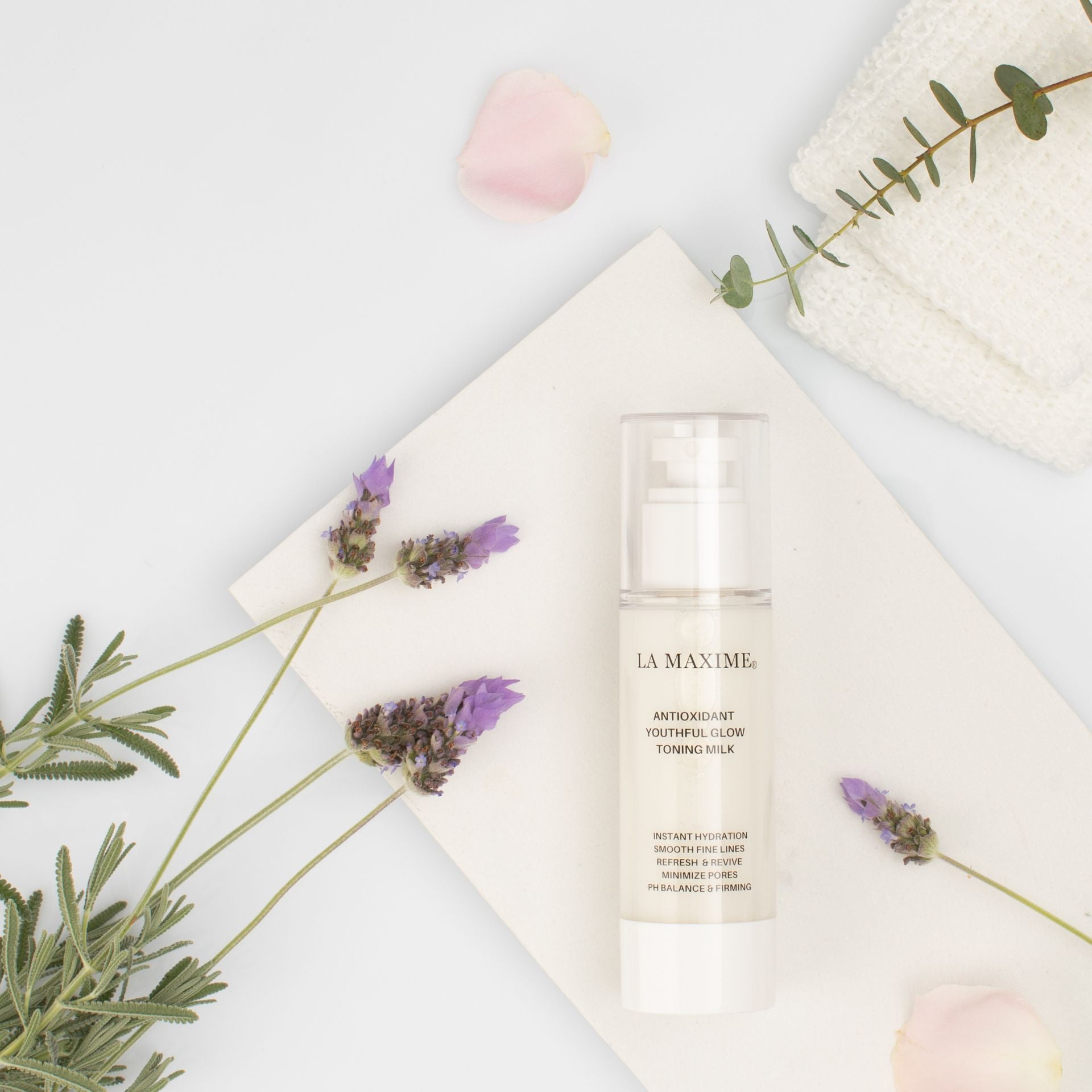 Antioxidant toning milk with botanical ingredients for hydrating and balancing mature skin