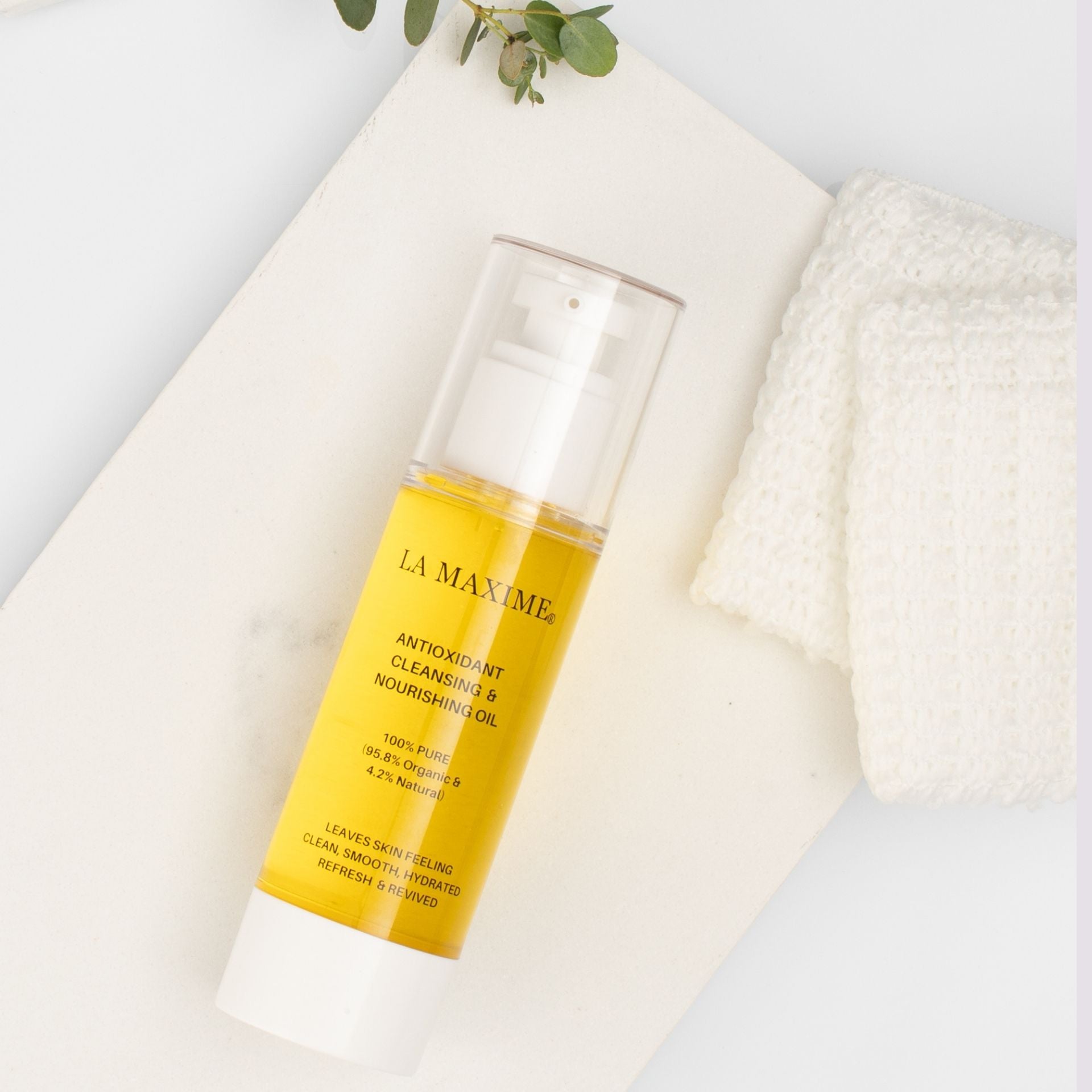 LA MAXIME cleansing oil lightweight botanical formula supporting hydration and skin balance