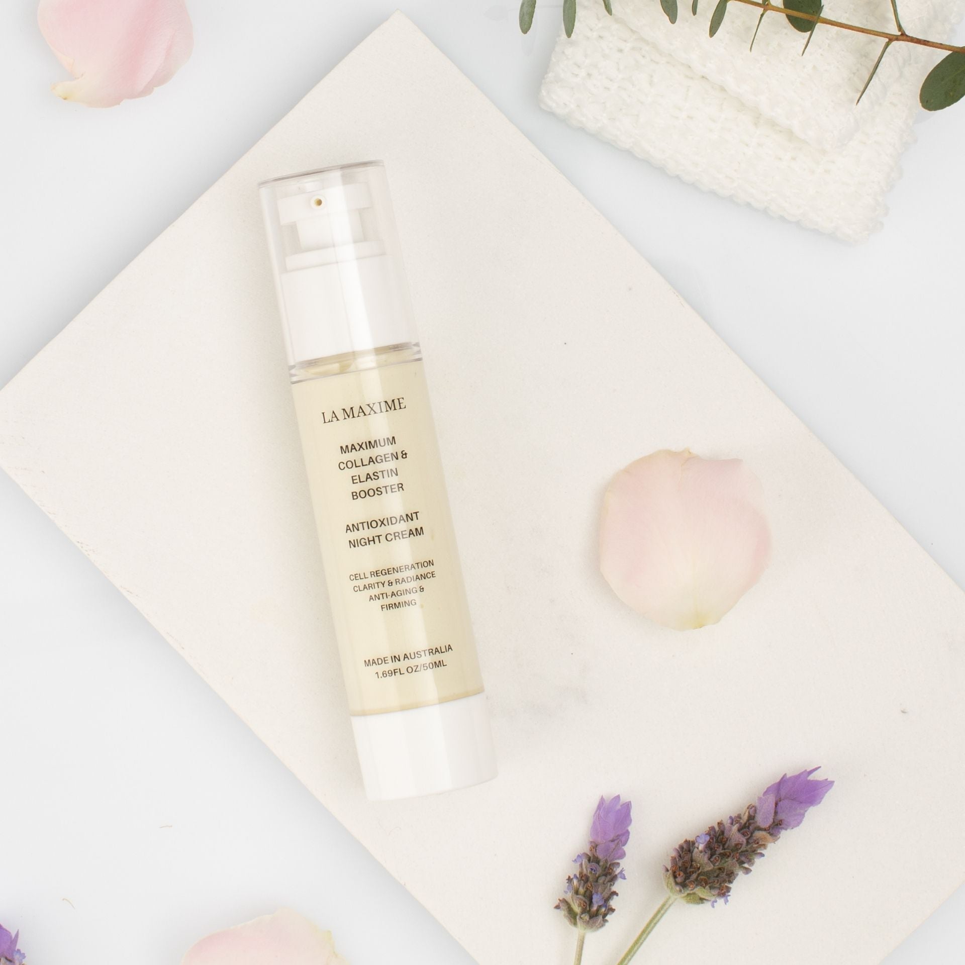 LA MAXIME night cream with natural botanical elements supporting hydration and skin resillience