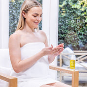 Applying LA MAXIME body oil for deep hydration and nourishment – lightweight oil for soft, smooth and glowing skin